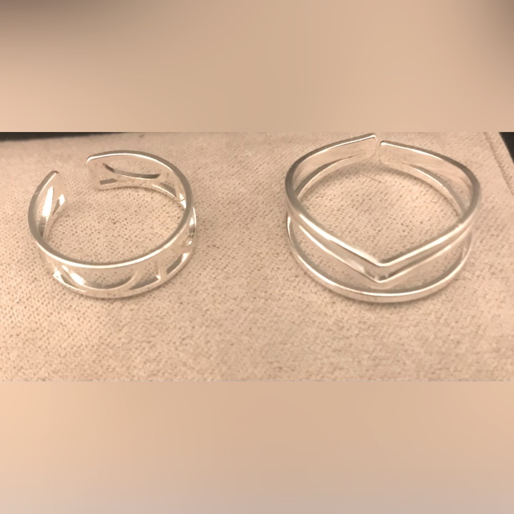 Jewelry Toe rings set of 2 Silver tone Adjustable